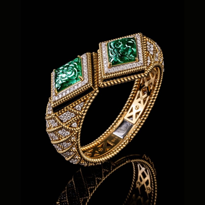 Gold Bracelet with two emeralds and pavé diamonds
